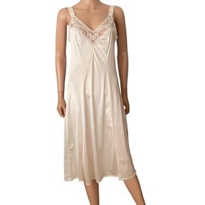 Vintage Women’s 5O’s cream w lace full length slip dress